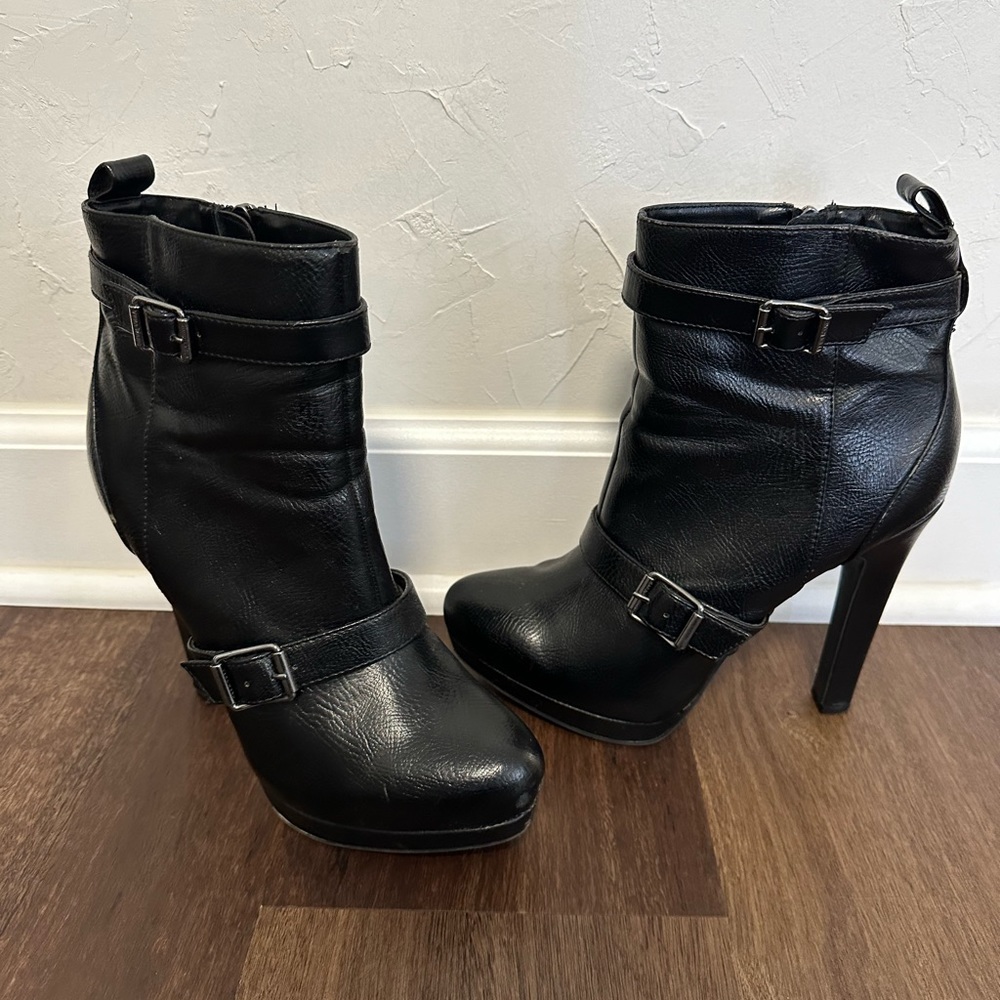 Vera Wang Booties